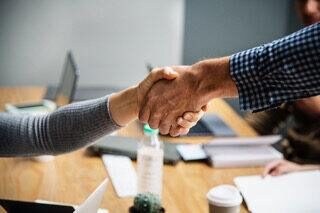 business people shaking hands agreement e1732163946744